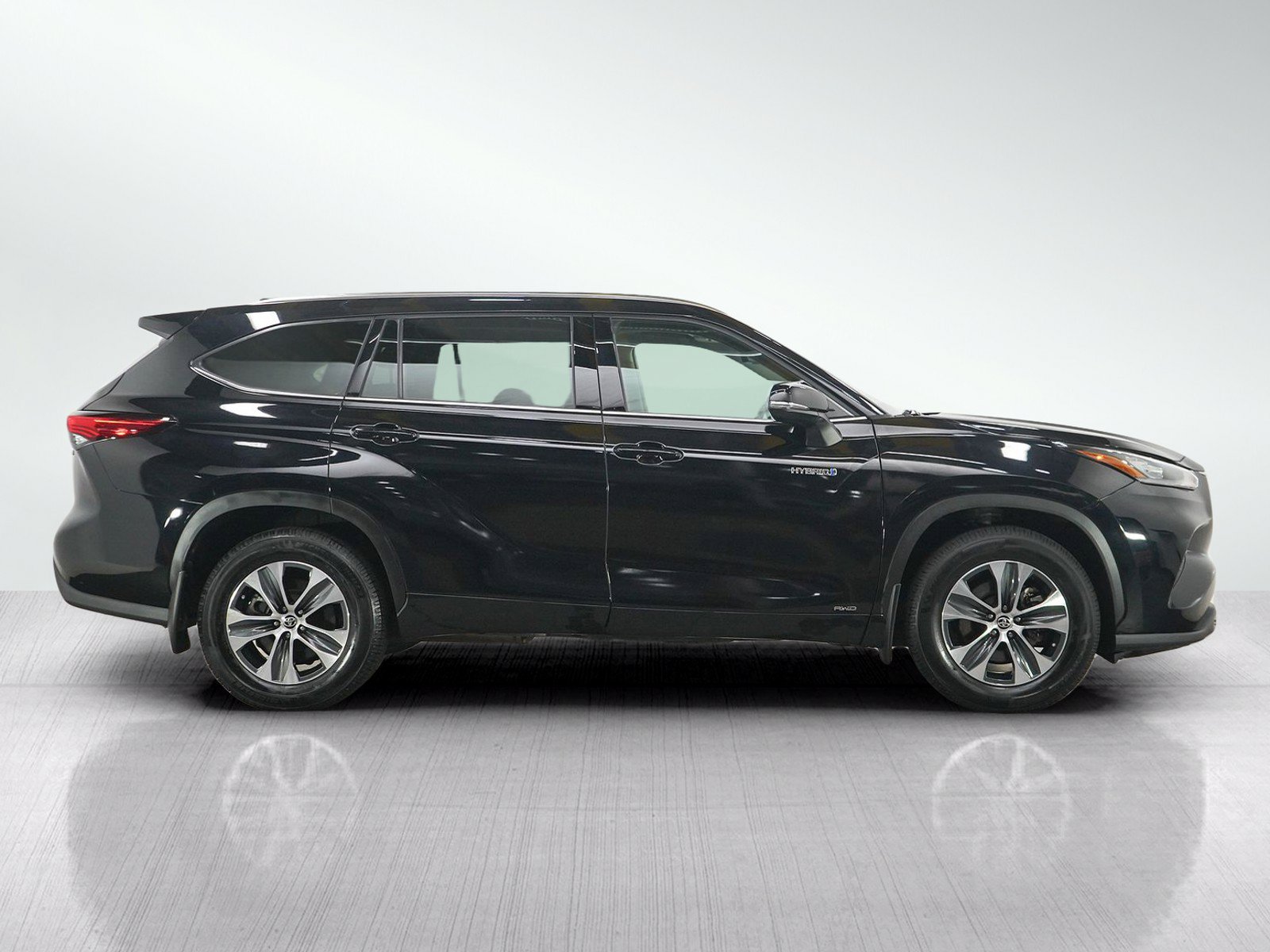 Used 2020 Toyota Highlander XLE AWD/4WD image 6