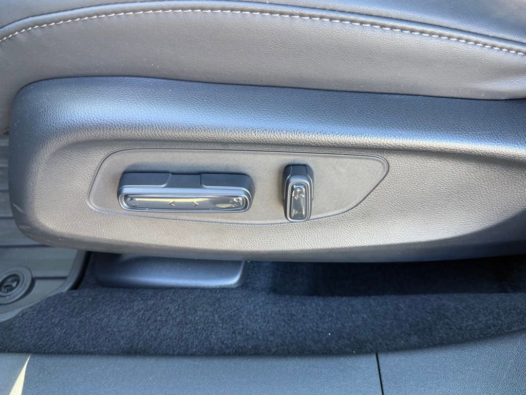 Certified 2025 Acura ADX AWD image 31