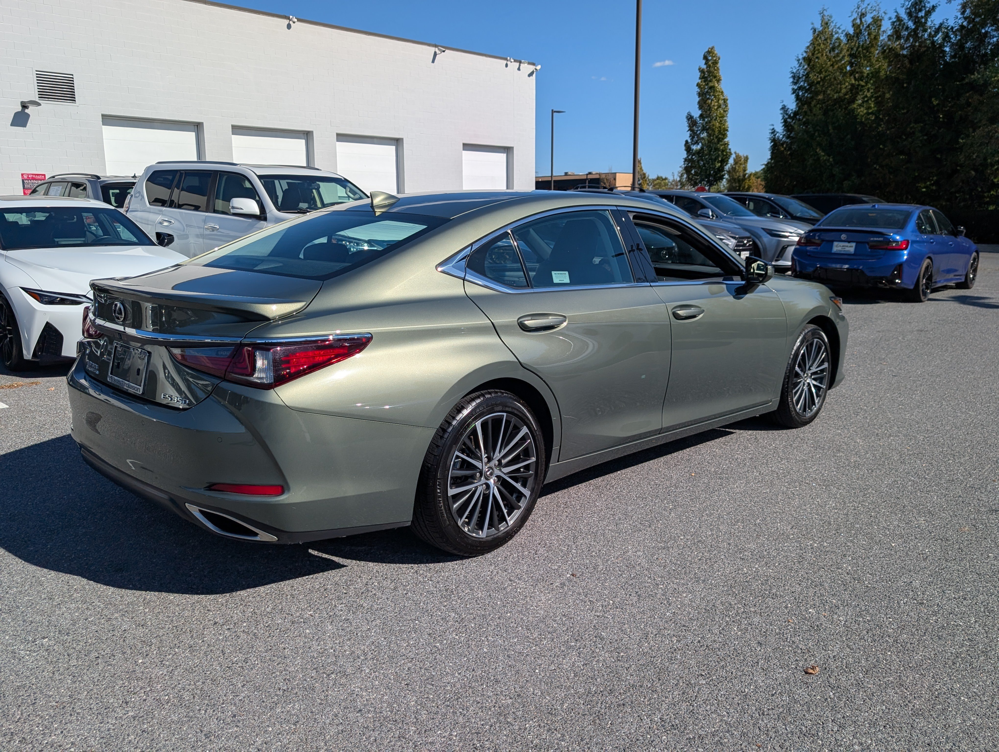 Certified 2025 Lexus ES 350 w/ Premium Package FWD image 3