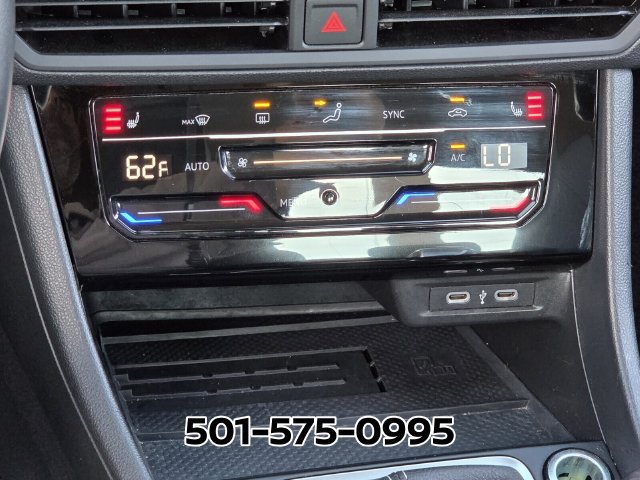 Used 2025 Volkswagen Jetta SE FWD image 25
