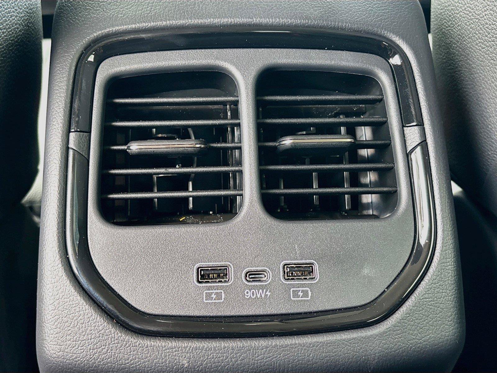 New 2027 VinFast VF 8 Eco AWD/4WD image 24