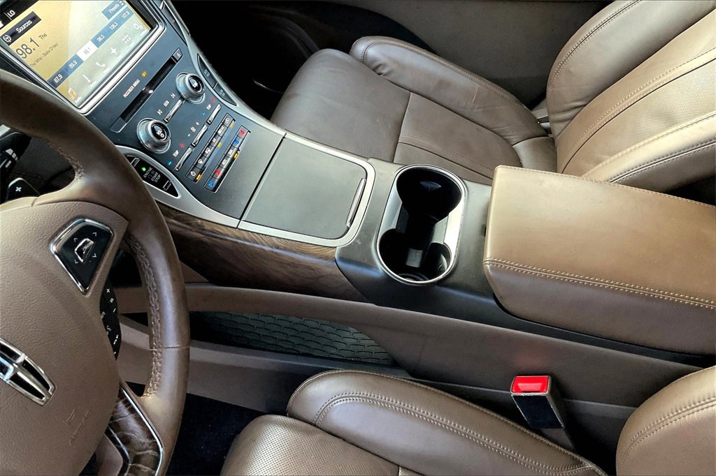 Used 2016 Lincoln MKX Reserve w/ Climate Package image 17