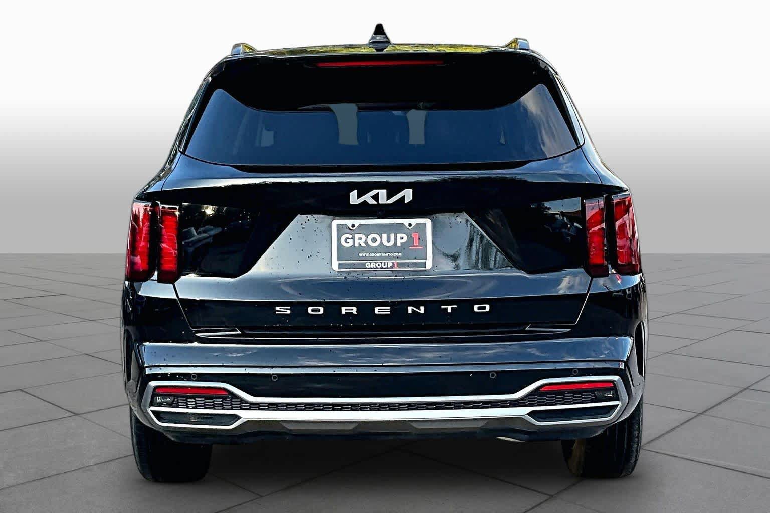 Used 2022 Kia Sorento S w/ Panoramic Sunroof Package FWD image 5