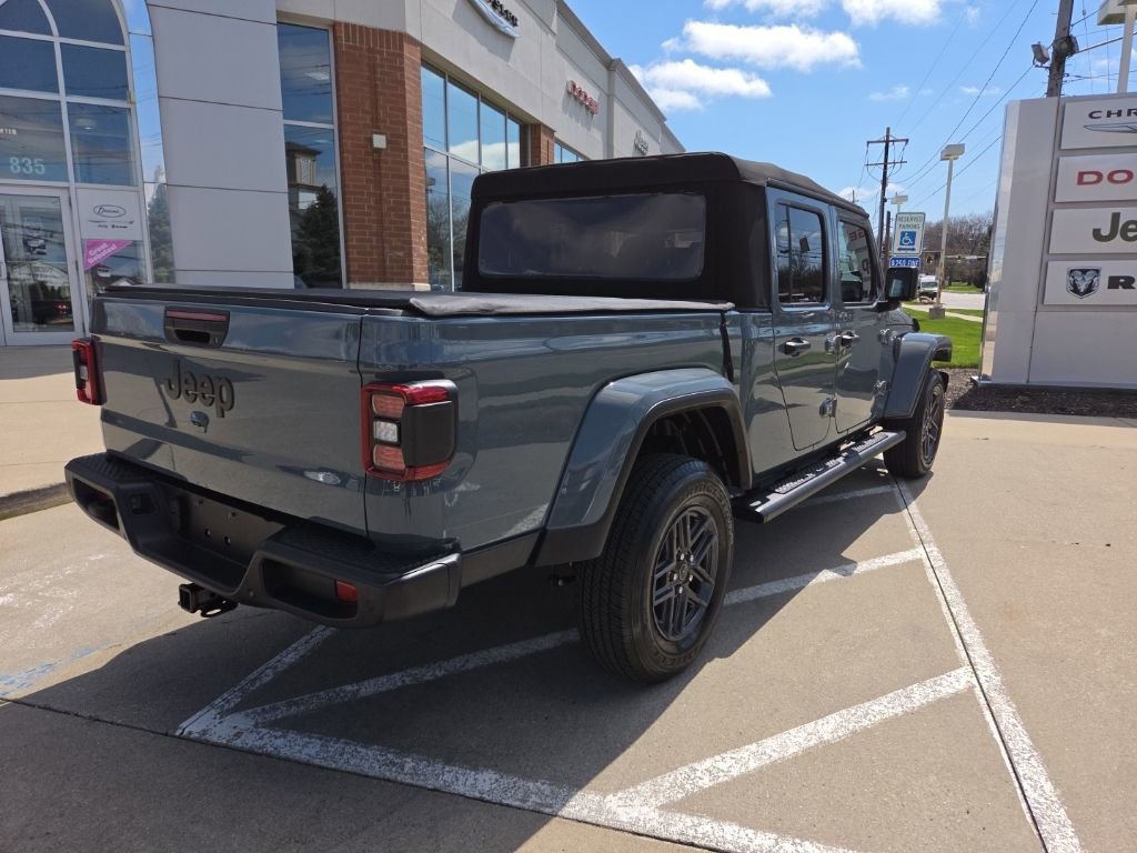 Certified 2024 Jeep Gladiator Sport AWD/4WD image 14
