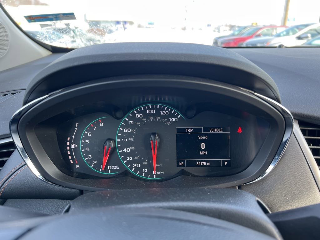 Used 2022 Chevrolet Trax LT w/ LT Convenience Package image 11