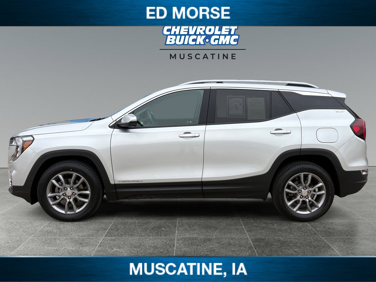 Used 2022 GMC Terrain SLT w/ Infotainment Package II image 2