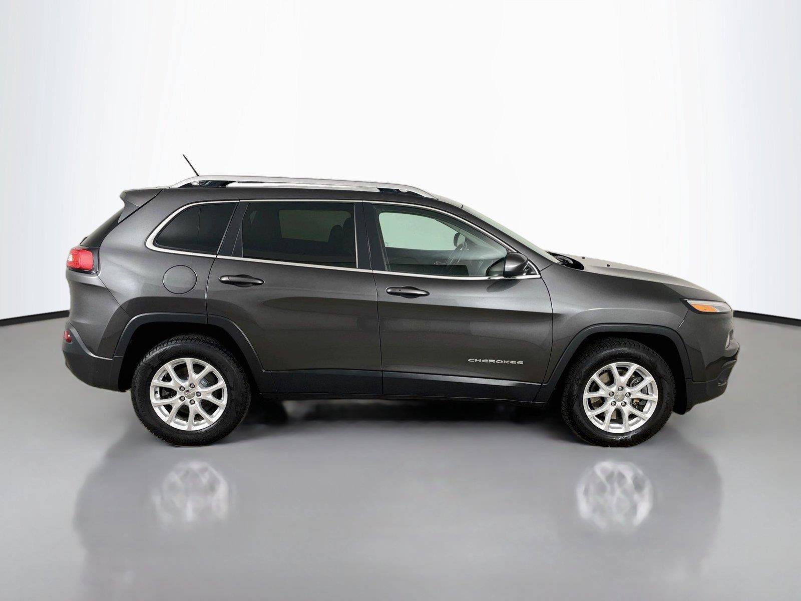Used 2014 Jeep Cherokee Latitude w/ Comfort/Convenience Group AWD/4WD image 17