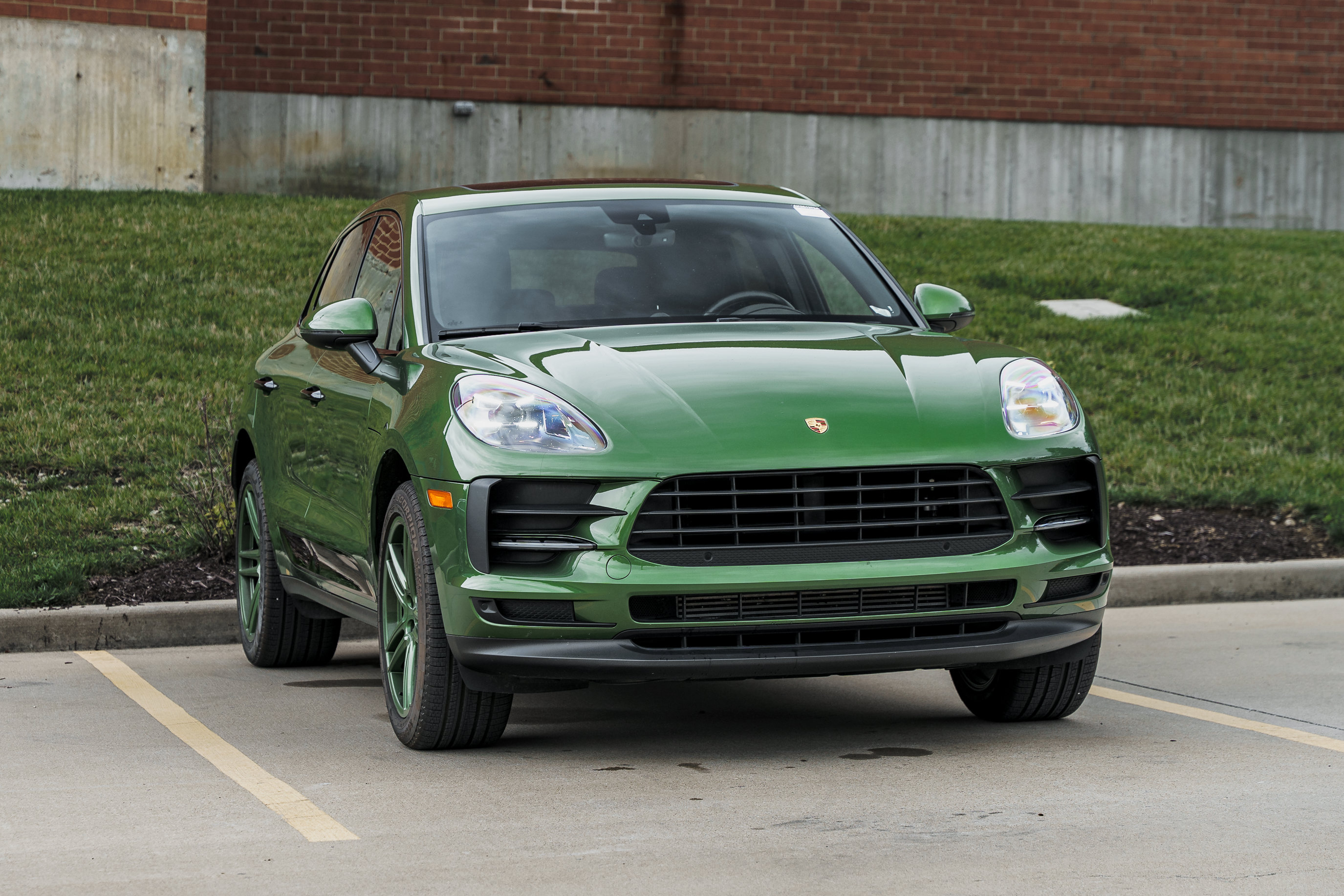 Used 2019 Porsche Macan AWD/4WD image 2