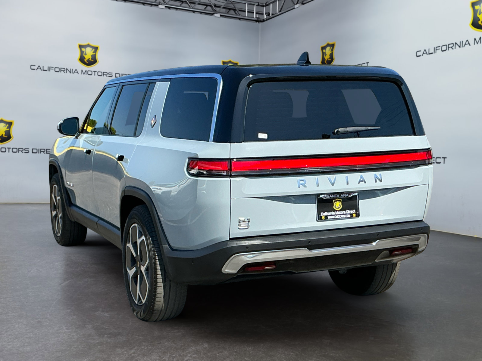 Used 2024 Rivian R1S Adventure Dual AWD/4WD image 7