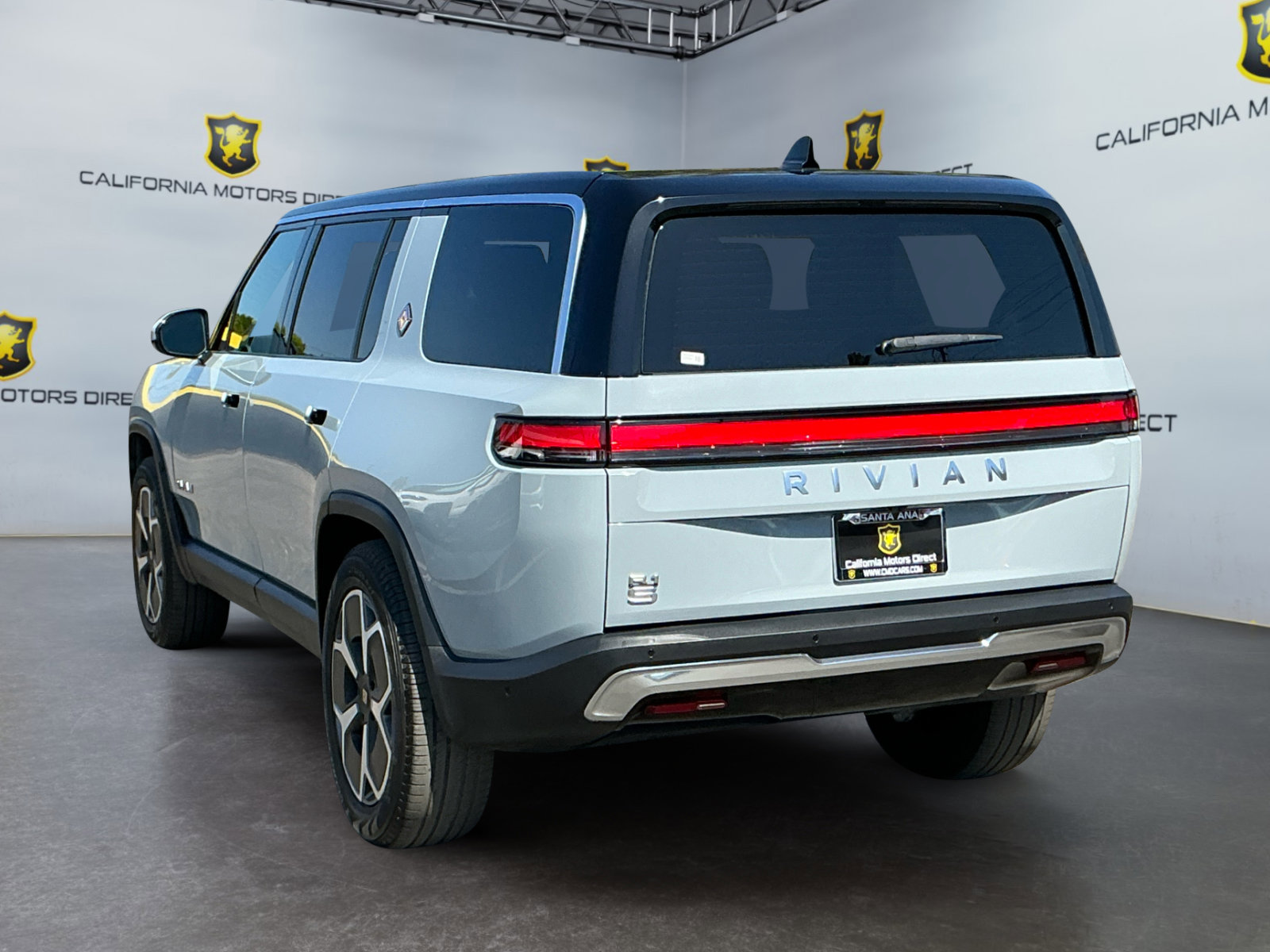 Used 2024 Rivian R1S Adventure AWD/4WD image 7