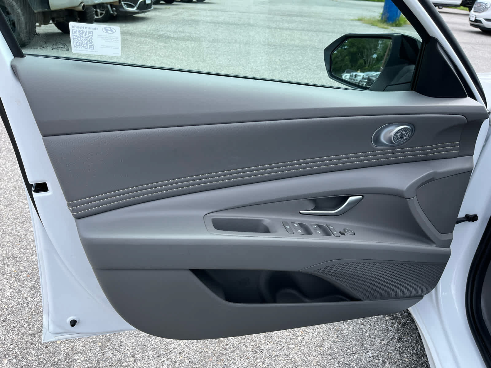 Used 2025 Hyundai Elantra SEL FWD image 11