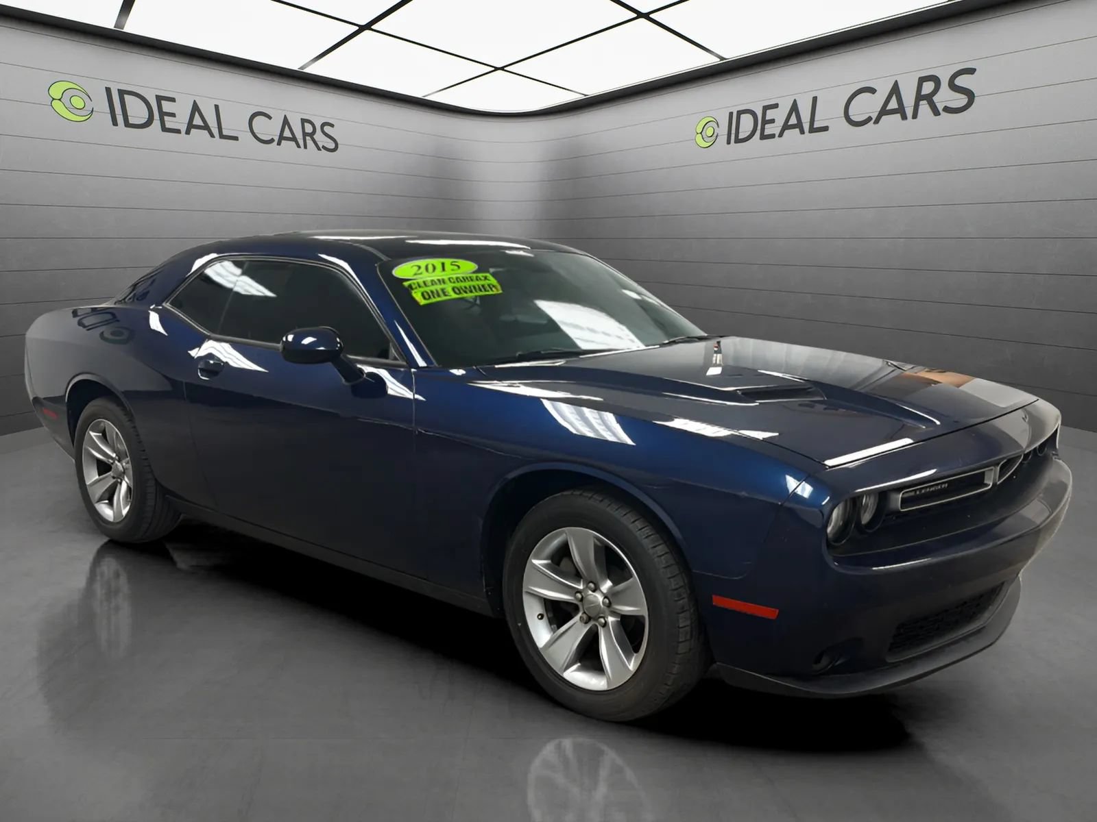 Used 2015 Dodge Challenger SXT RWD image 3