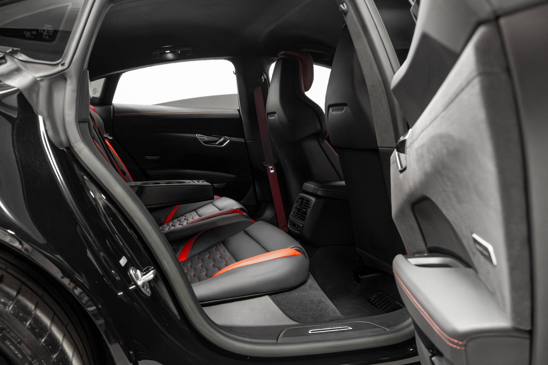 Used 2023 Audi RS e-tron GT image 25