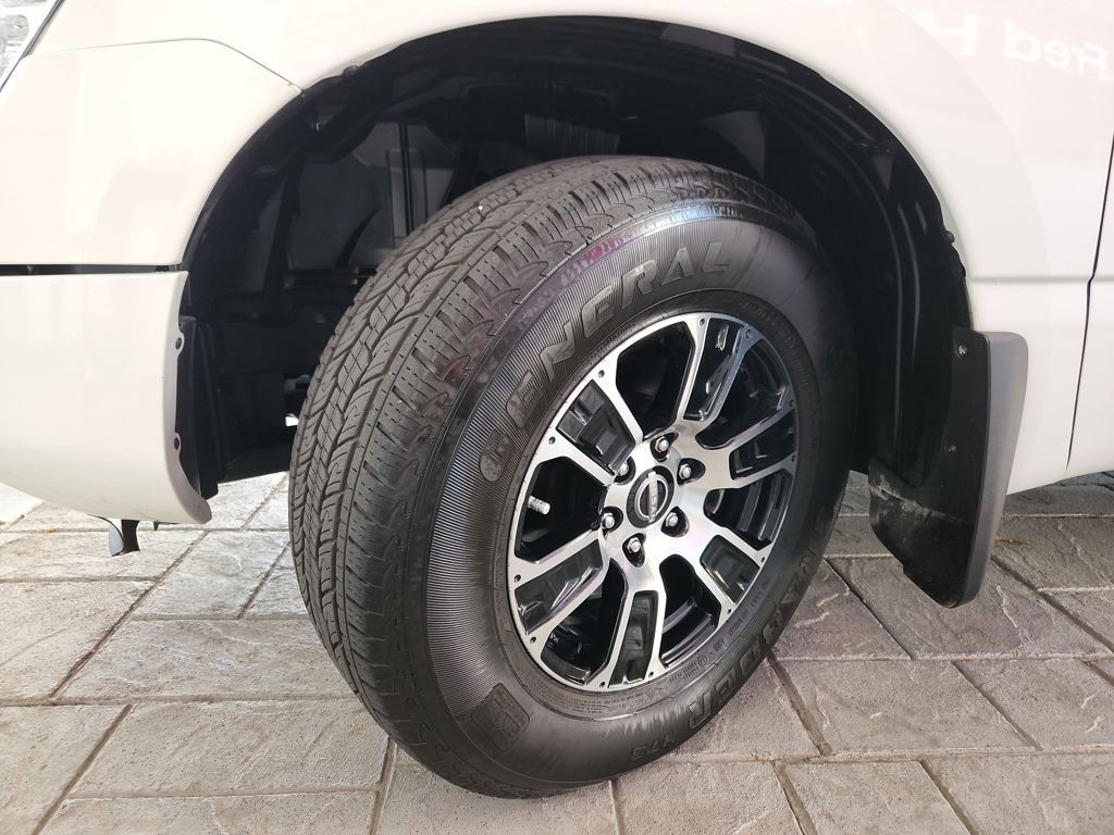 Certified 2024 Nissan Titan SV w/ SV Convenience Package image 30