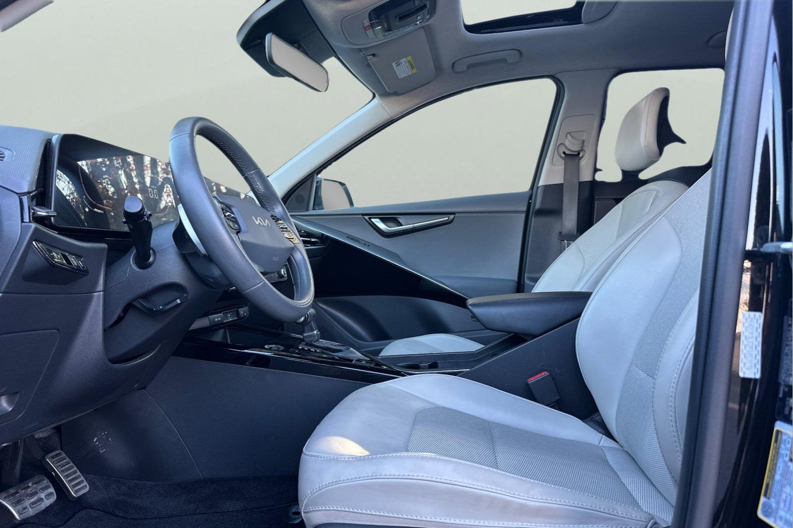 Used 2023 Kia Niro EX Touring image 14