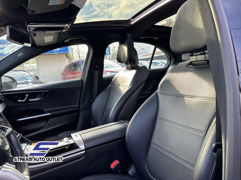 Used 2025 Mercedes-Benz C 300 4MATIC Sedan image 21