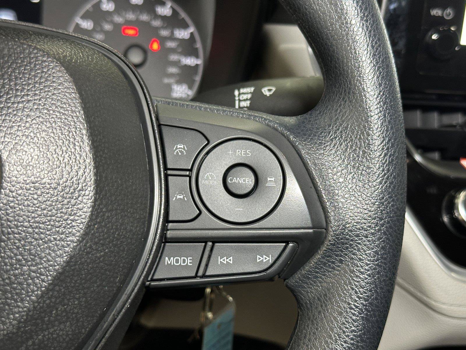 Used 2025 Toyota Corolla Cross L FWD image 25