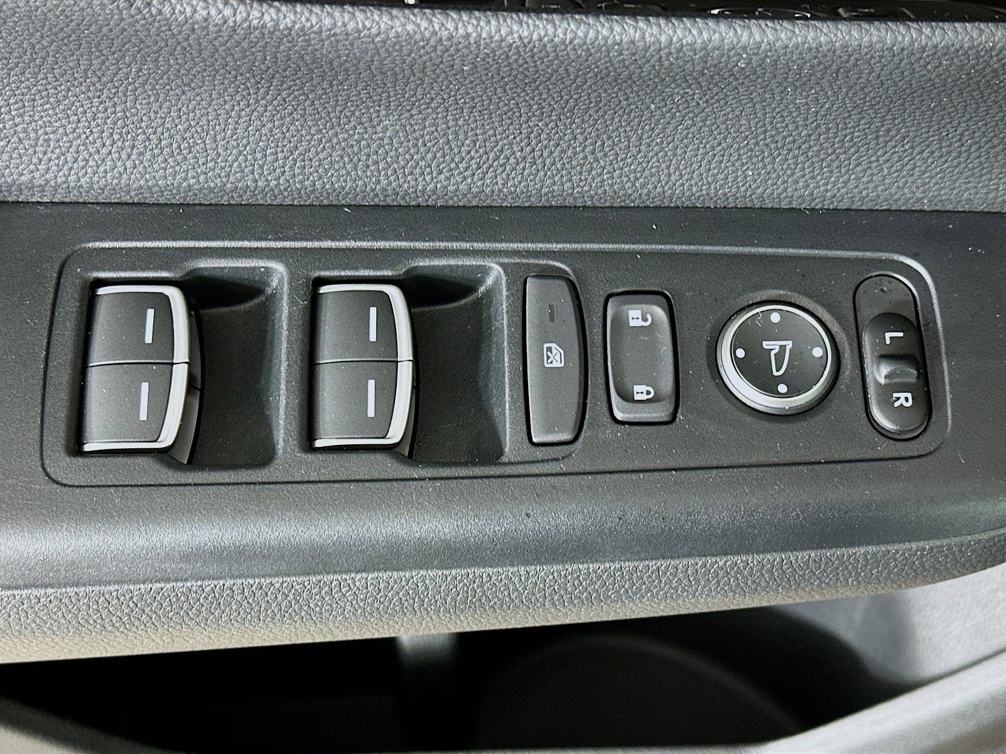 Used 2025 Honda CR-V EX-L image 15