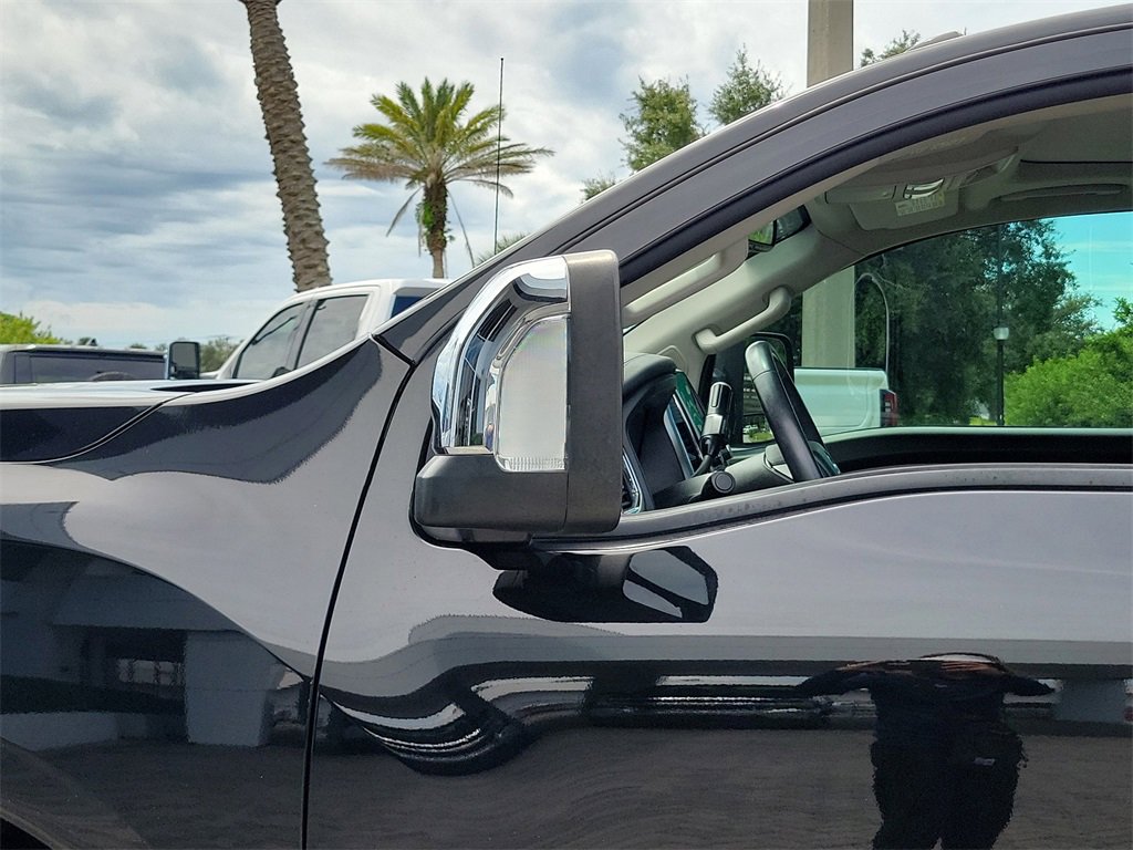 Used 2020 Nissan Titan SL w/ Moonroof Package image 9