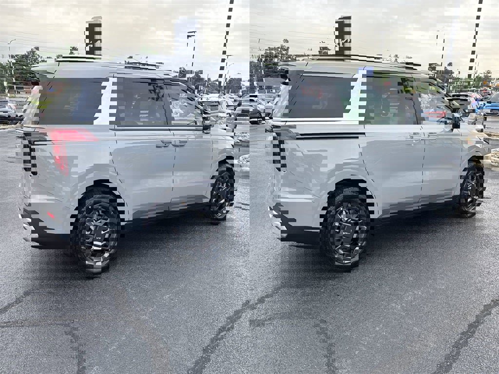 New 2026 Kia Carnival EX image 4