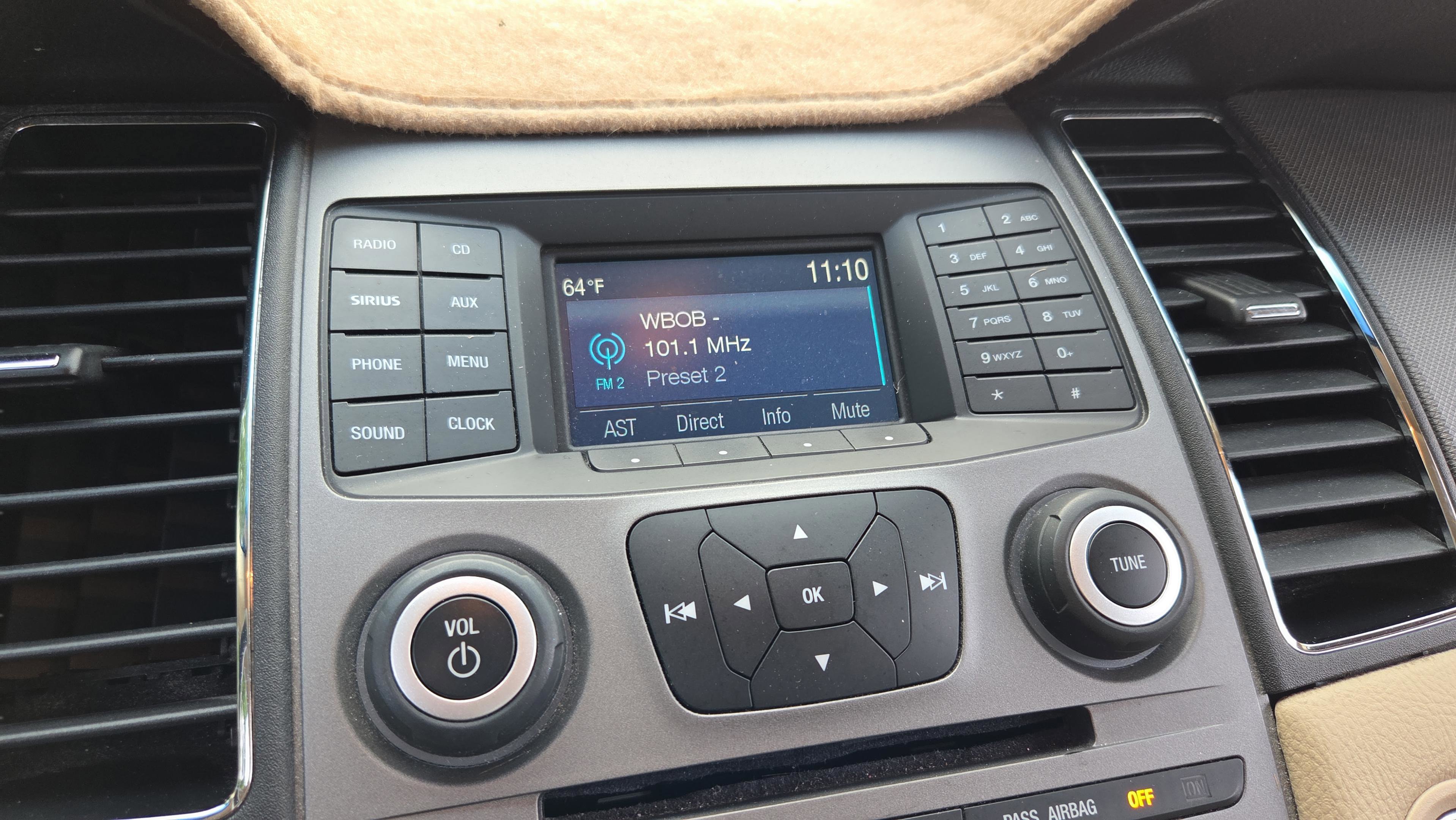 Used 2018 Ford Taurus SE image 18