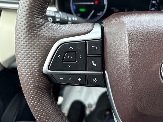 Used 2023 Toyota Sienna Platinum image 11