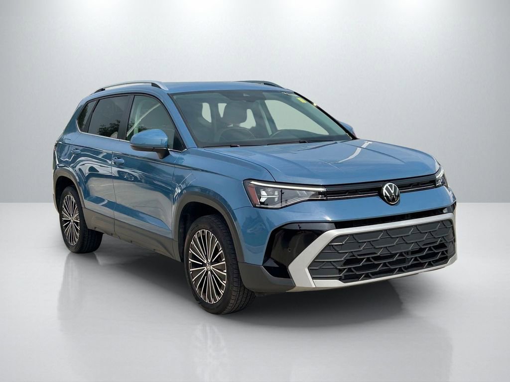 Used 2025 Volkswagen Taos SE FWD image 3