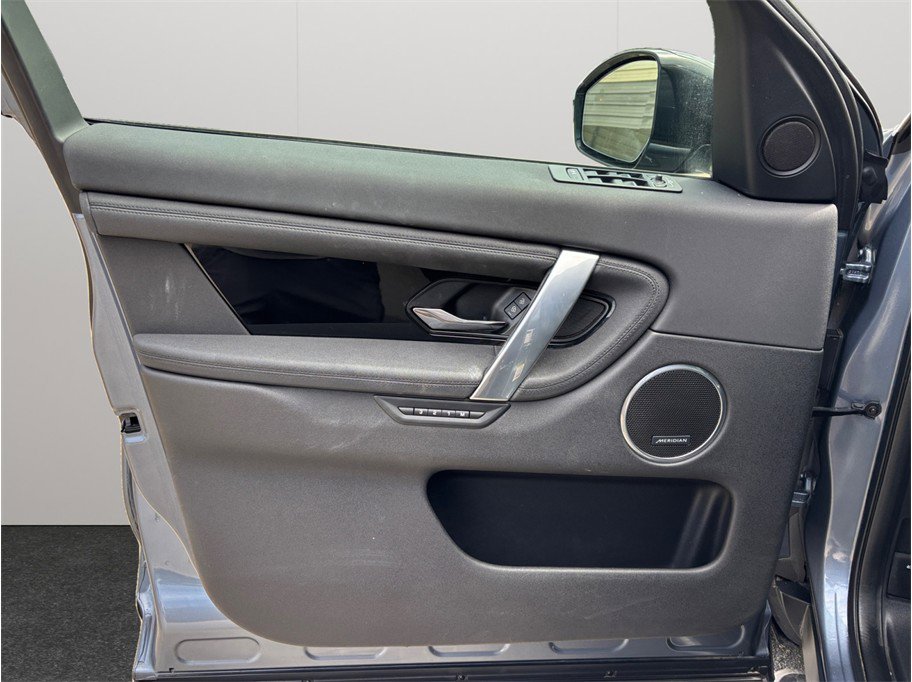 Used 2021 Land Rover Discovery Sport SE image 22