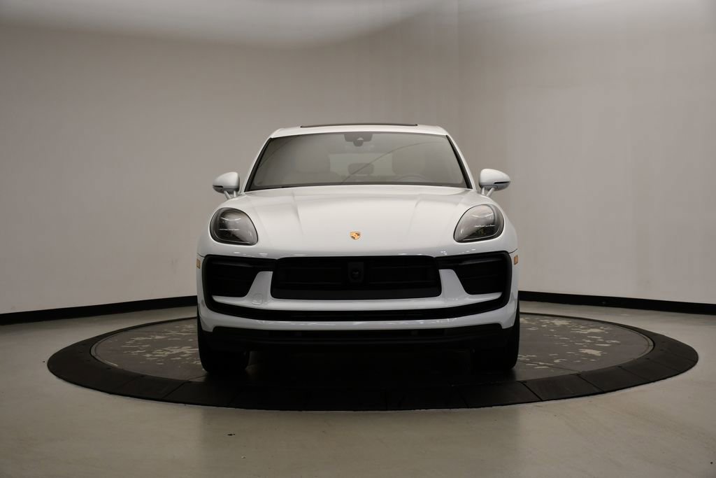 Certified 2025 Porsche Macan image 10