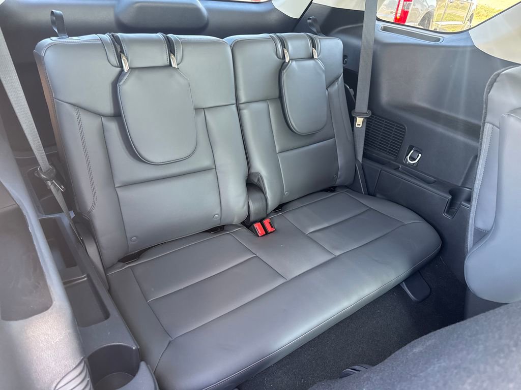 Used 2025 Ford Explorer Active w/ Active Comfort Package image 12