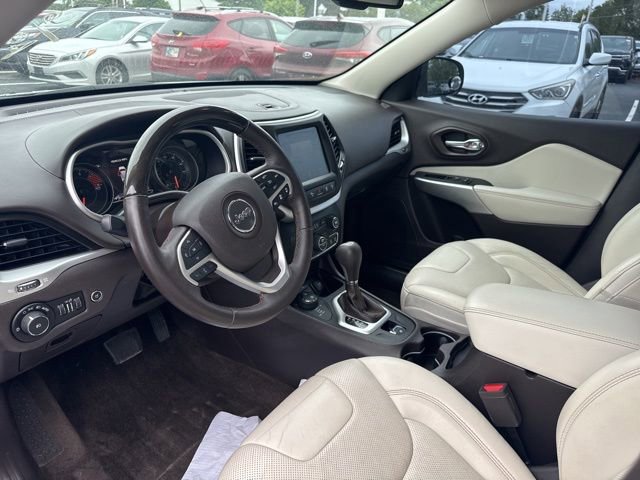 Used 2016 Jeep Cherokee Overland w/ Technology Group AWD/4WD image 11