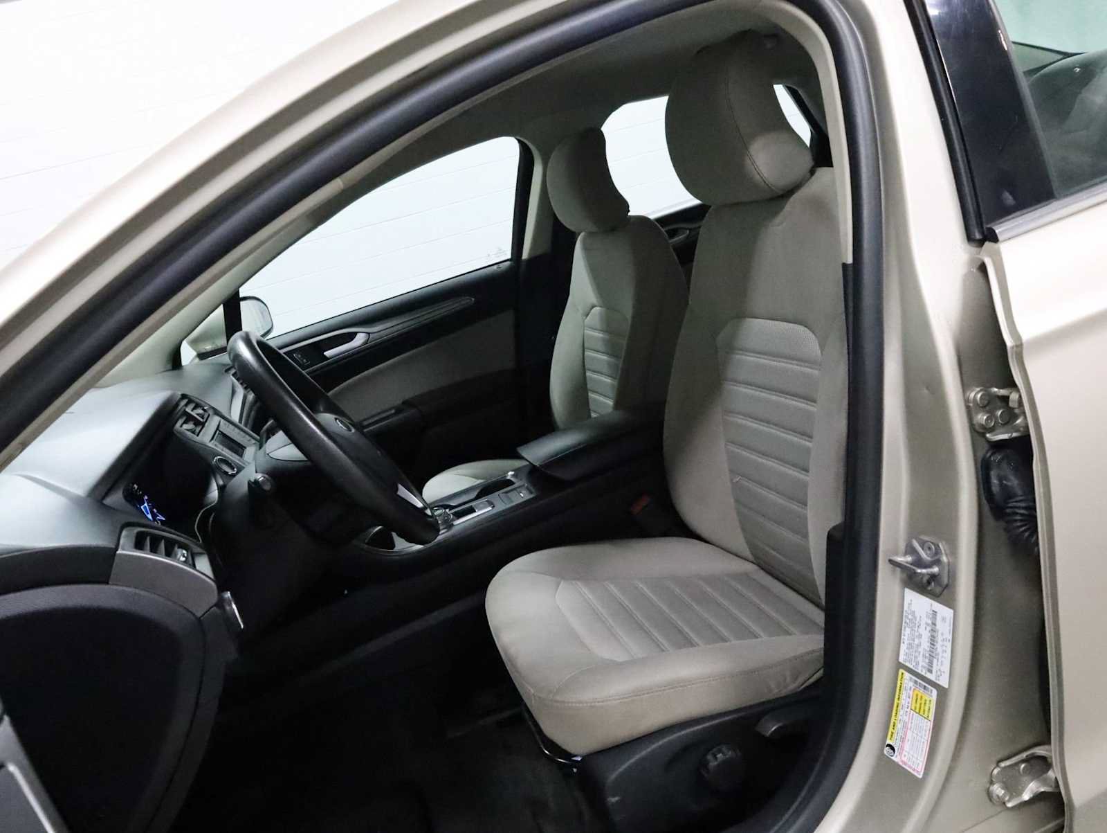 Used 2019 Ford Fusion S FWD image 5