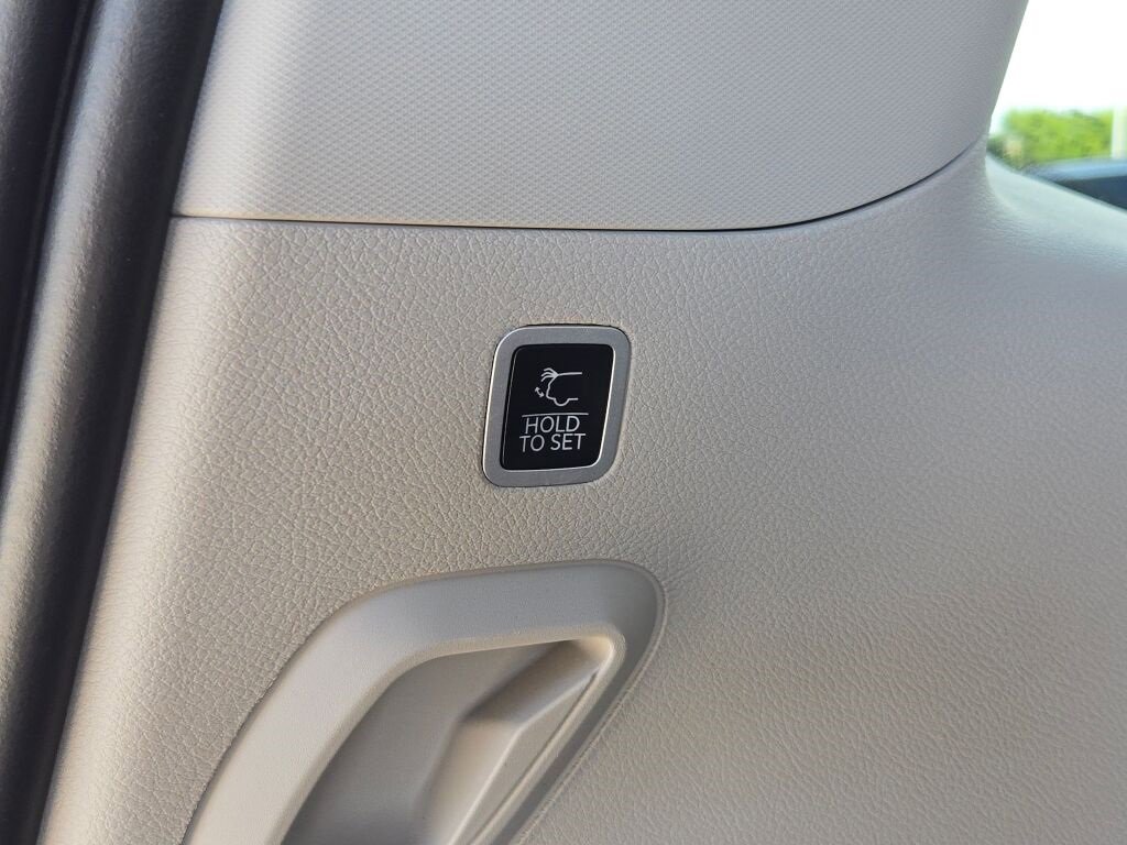 Used 2024 Jeep Wagoneer Series III w/ Premium Group I image 19