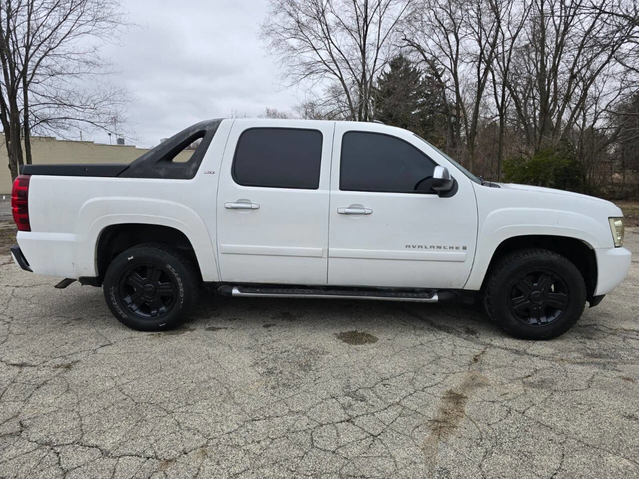 Used 2007 Chevrolet Avalanche LT w/ LT Preferred Equipment Group image 4