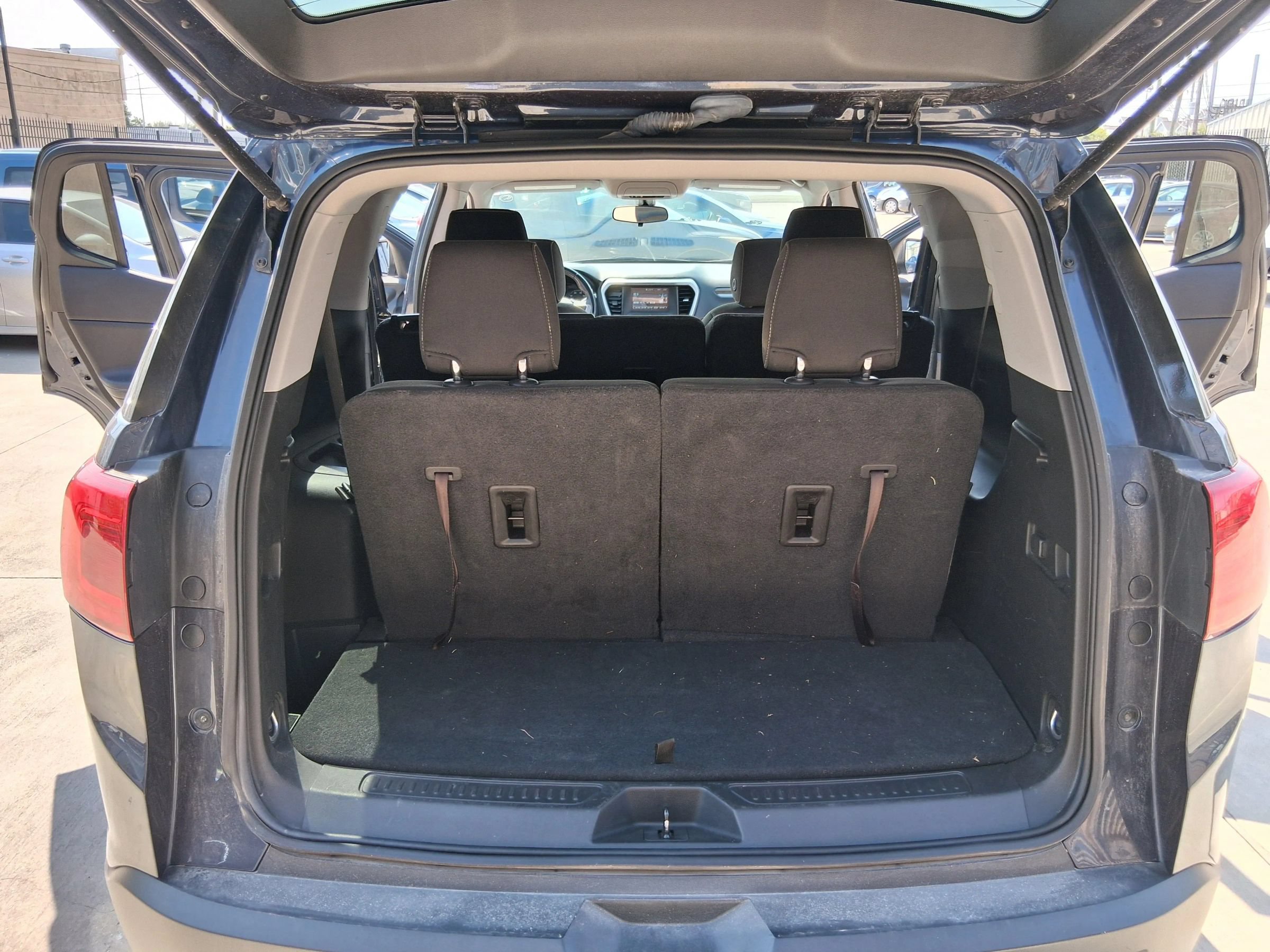 Used 2019 GMC Acadia SLE AWD/4WD image 30
