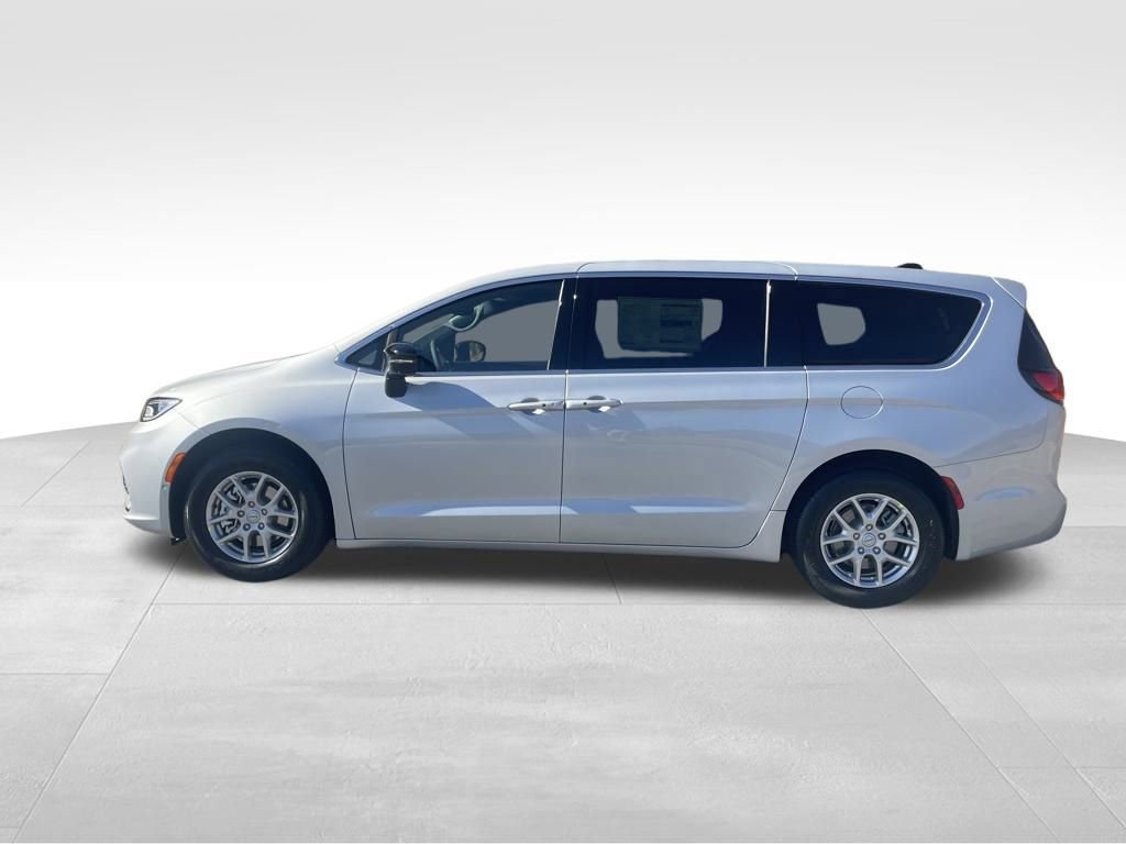New 2026 Chrysler Pacifica Select image 8