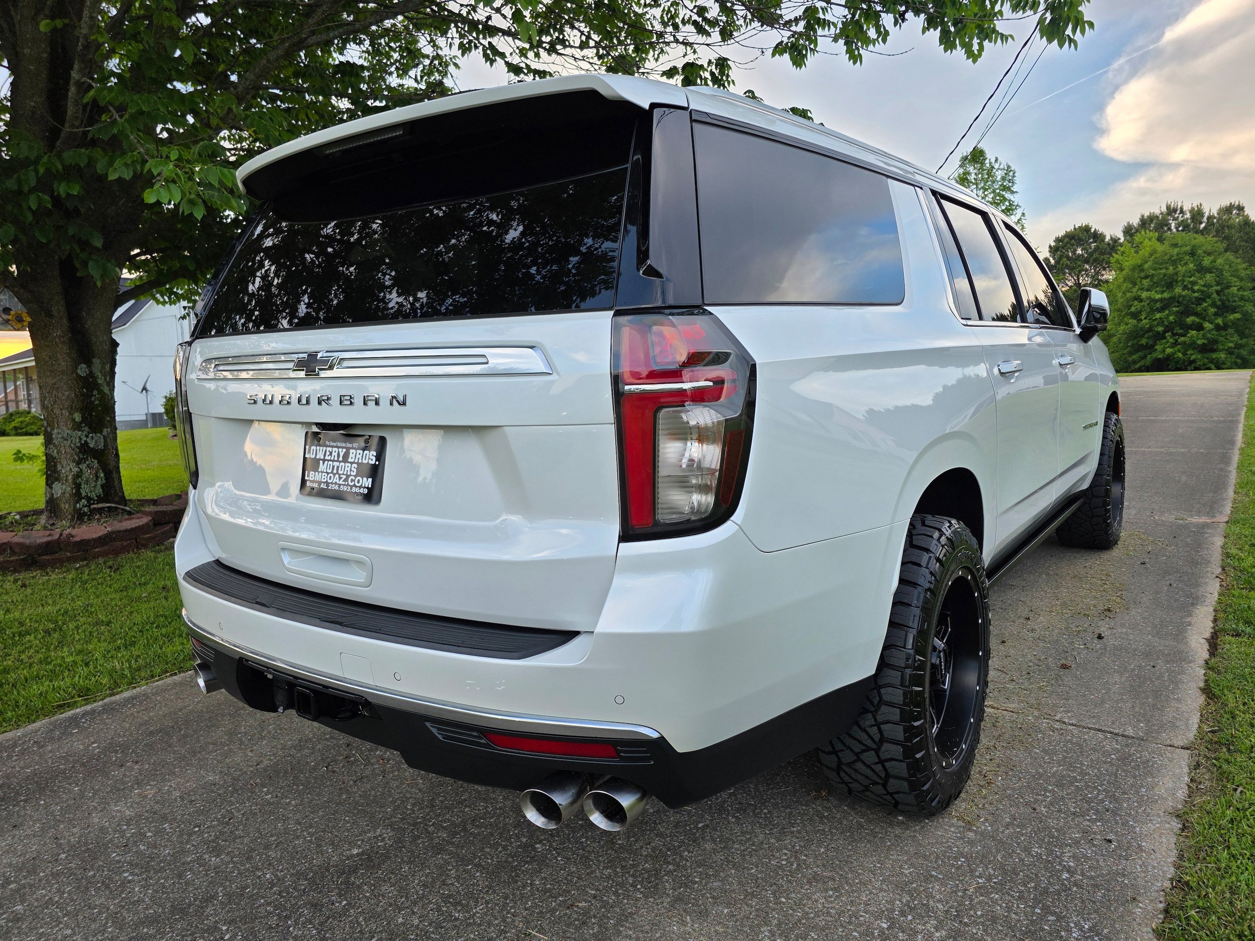 Used 2021 Chevrolet Suburban High Country AWD/4WD image 5