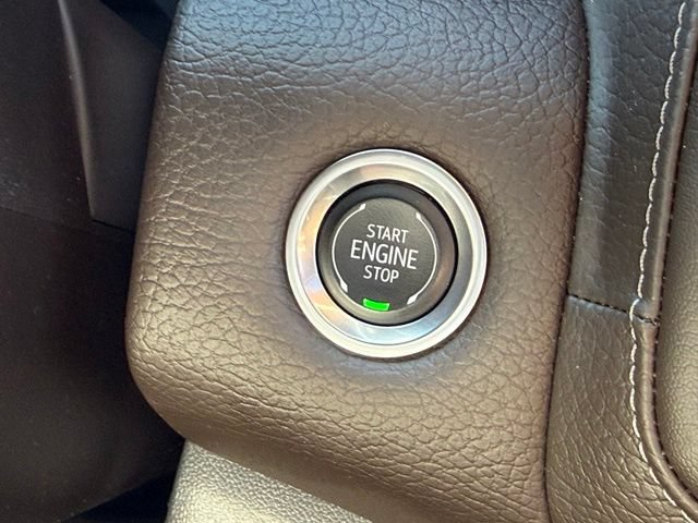 Used 2024 GMC Yukon XL Denali w/ Denali Reserve Package AWD/4WD image 12