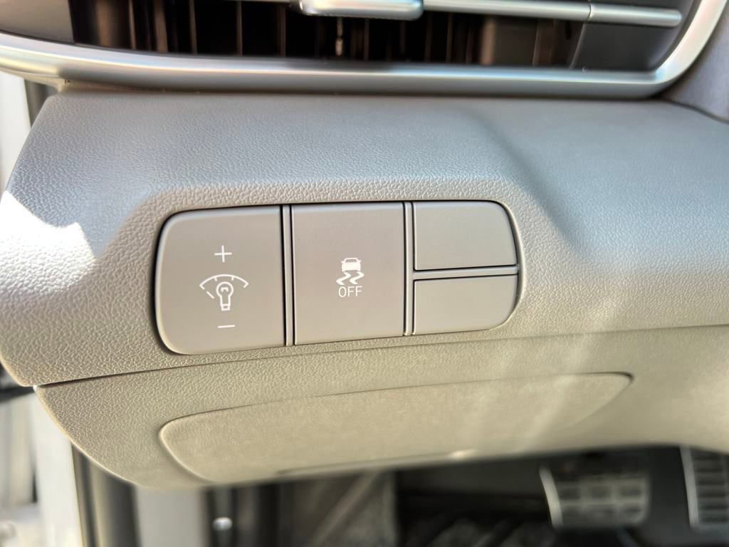 Used 2025 Hyundai Elantra Sport image 15