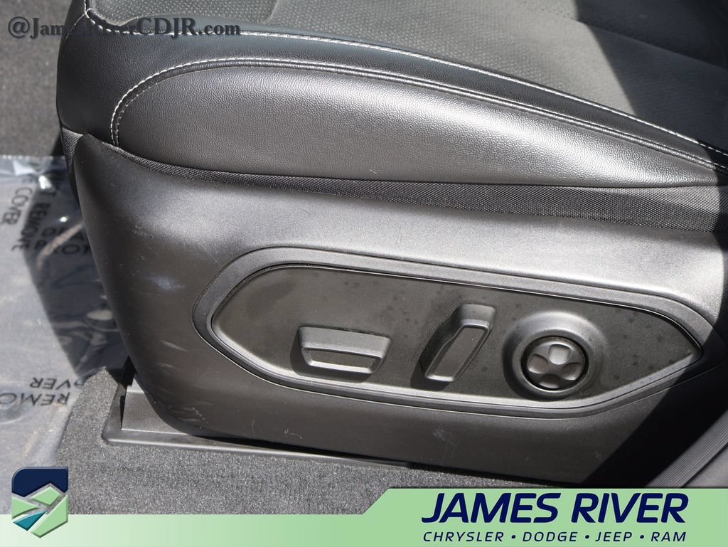 Used 2025 Jeep Grand Cherokee Altitude AWD/4WD image 24