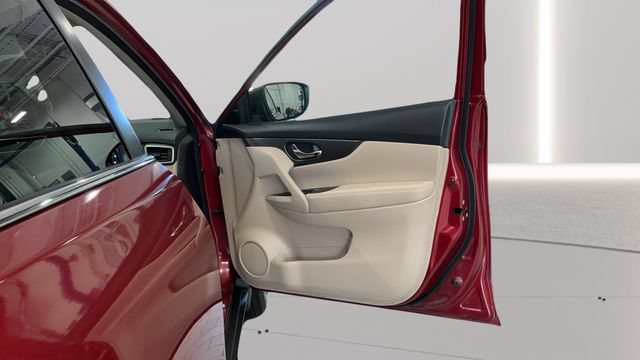 Used 2015 Nissan Rogue SV w/ SV Premium Package FWD image 42