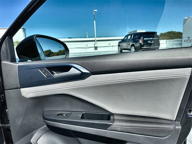 Used 2024 Volkswagen Taos SE image 31