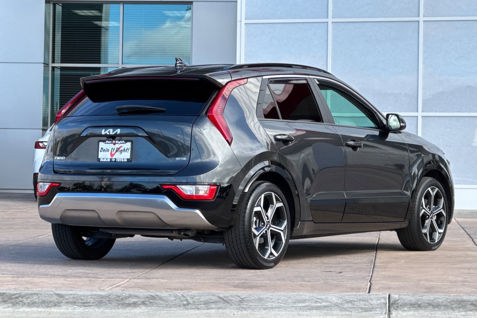 Used 2024 Kia Niro EX Touring FWD image 4