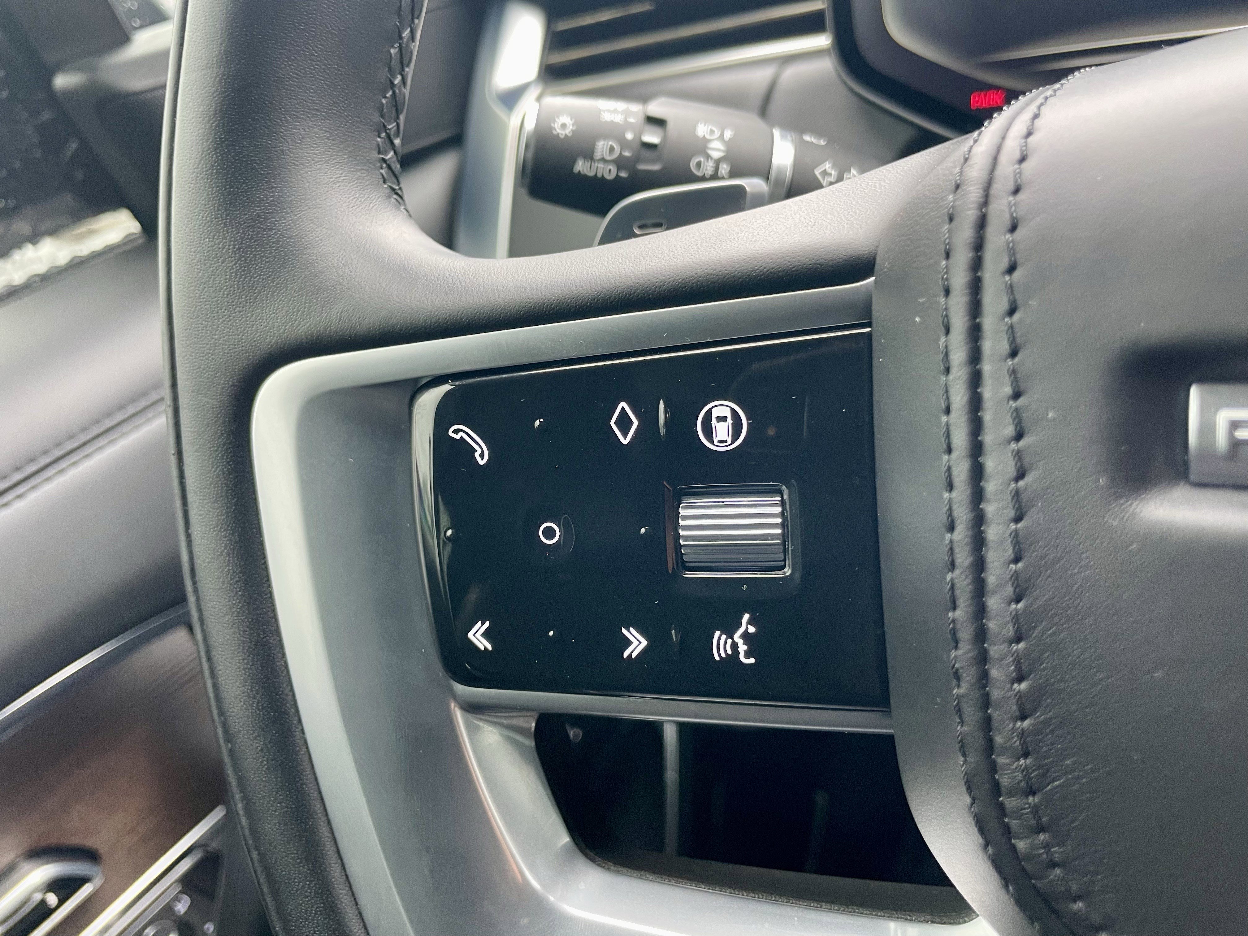 Certified 2025 Land Rover Range Rover SE image 23