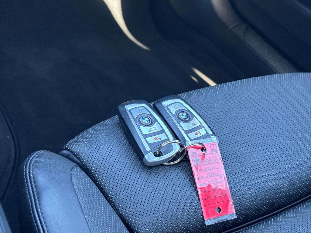 Used 2013 BMW 750i image 25