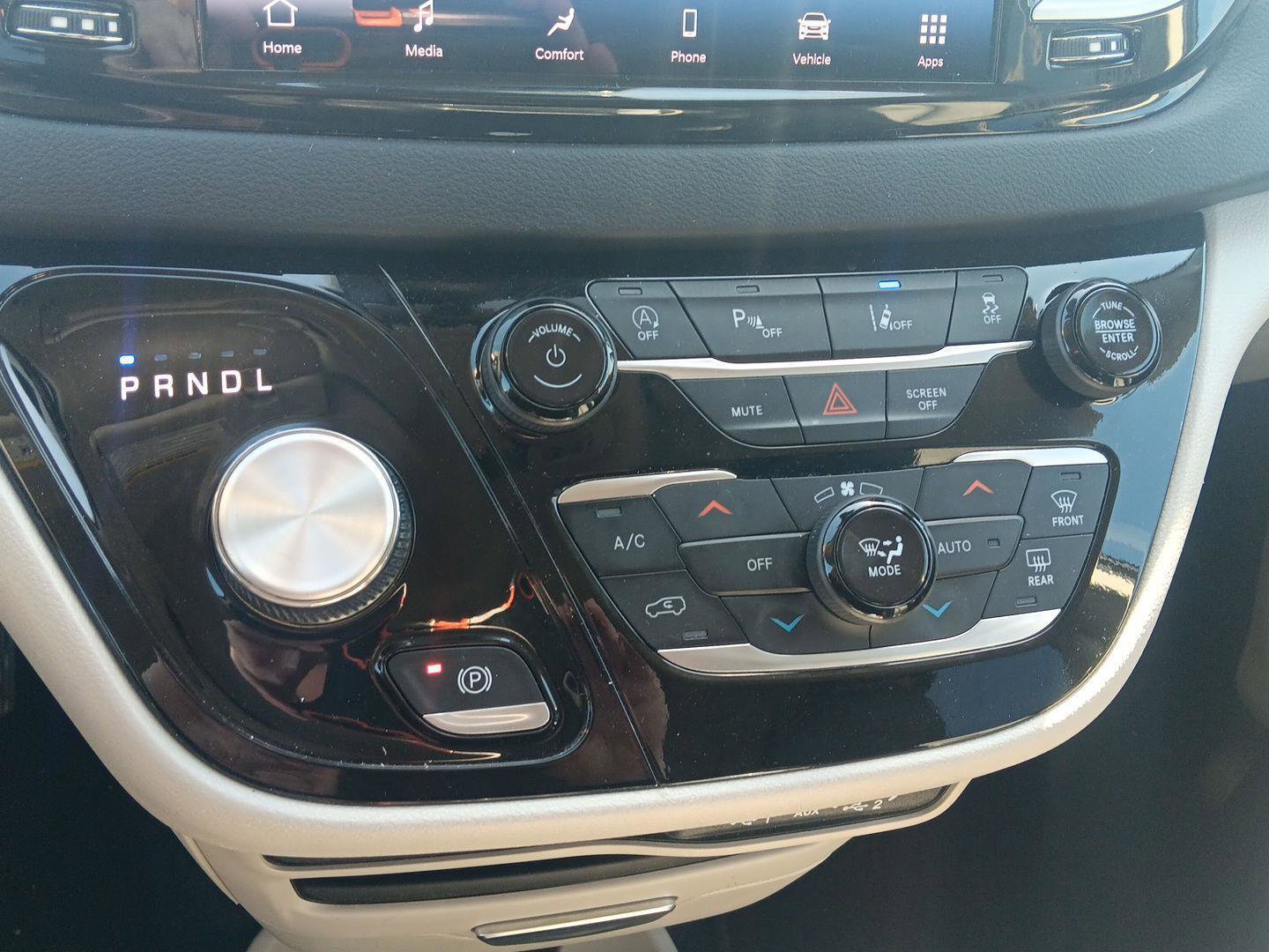 Used 2024 Chrysler Pacifica Touring-L FWD image 15