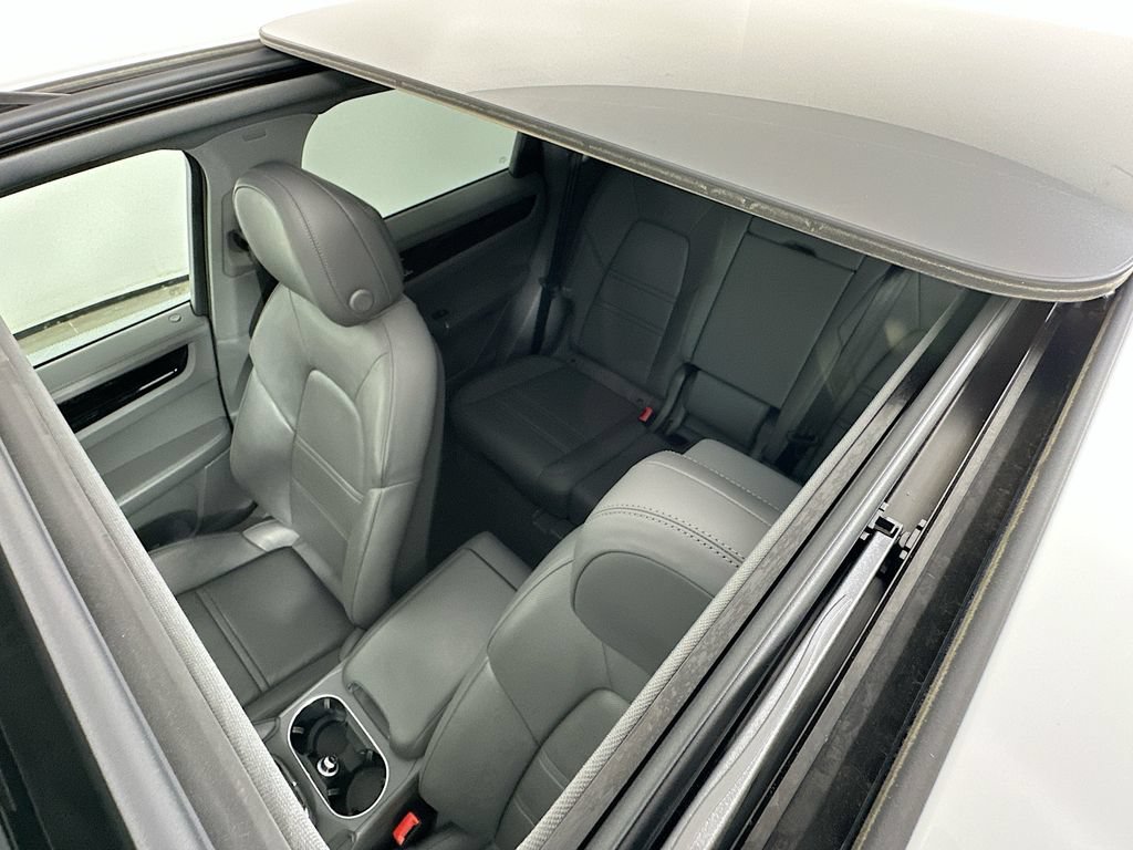 Certified 2022 Porsche Cayenne AWD/4WD image 14