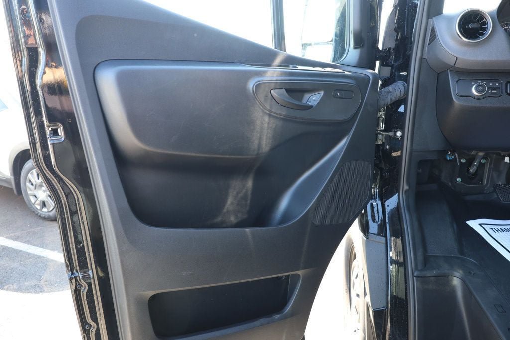 Used 2024 Mercedes-Benz Sprinter 2500 image 10