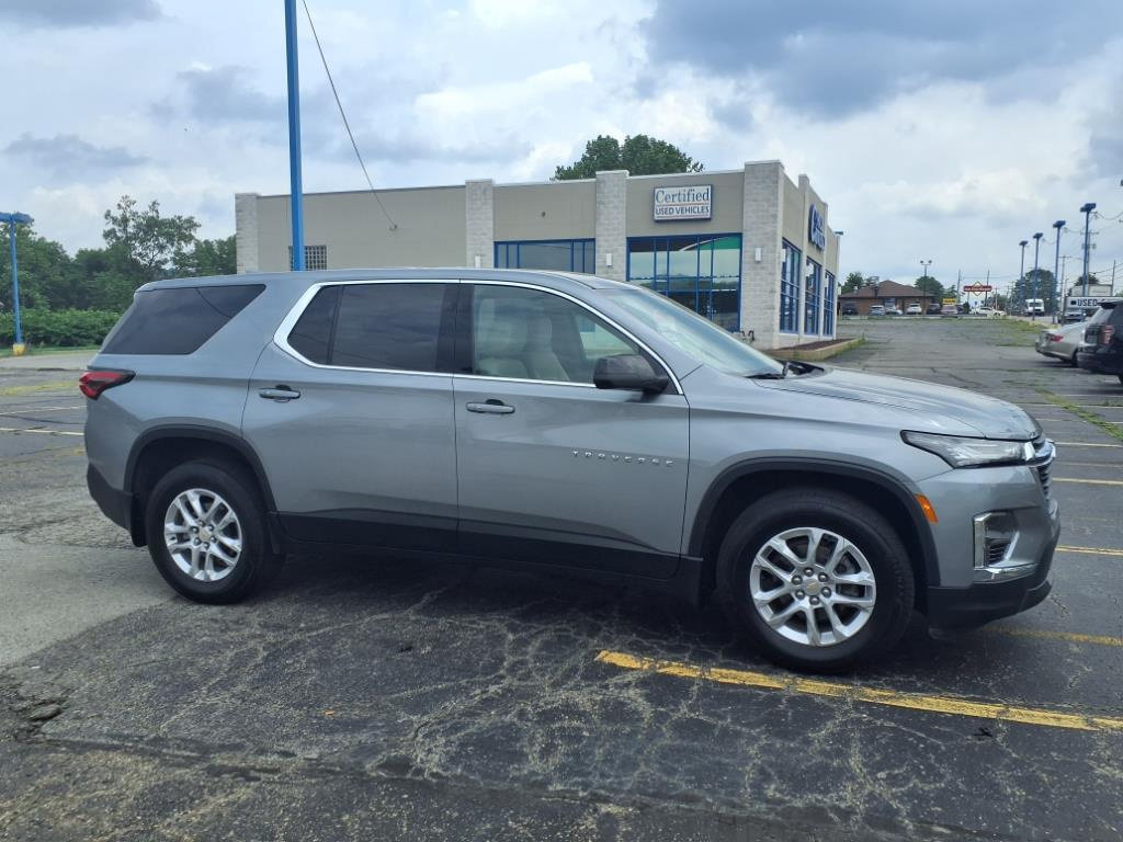 Used 2023 Chevrolet Traverse LS AWD/4WD image 2
