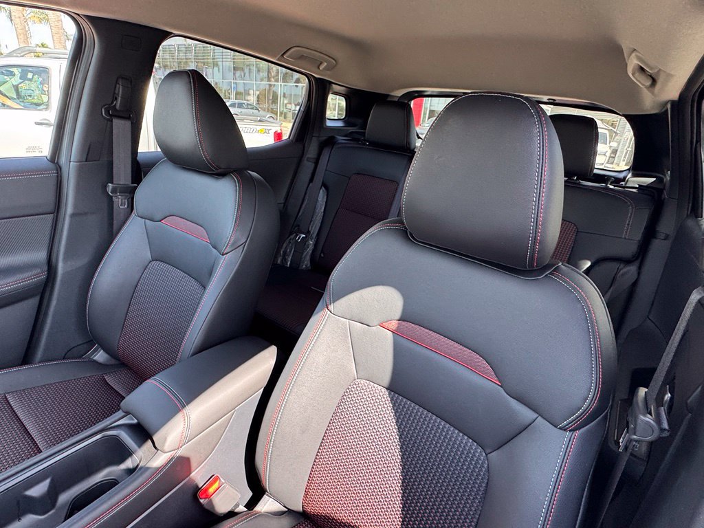 New 2026 Nissan Kicks SR FWD image 13